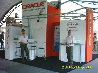 Stand ORACLE - BIT en momentos previos a la apertura de la muestra